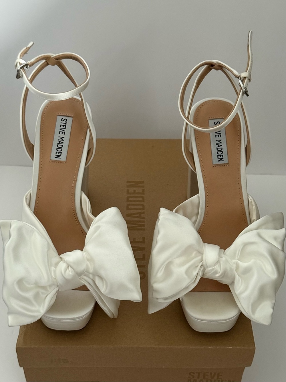 Steve Madden White Satin Bow Platform Block Heel Sandals Size 8.5